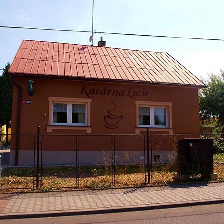 Kavarna Lucie S Ubytovanim Horní Těrlicko Екстериор снимка