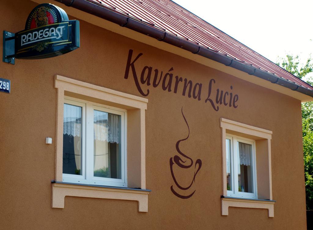 Kavarna Lucie S Ubytovanim Horní Těrlicko Екстериор снимка